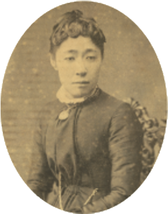 洋装姿の浅子