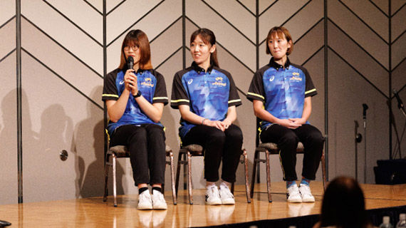 「東レアローズ滋賀」との地域交流イベント「みんなでつなげ。」