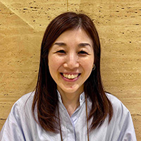 収納サービス課長 西村 弥栄子